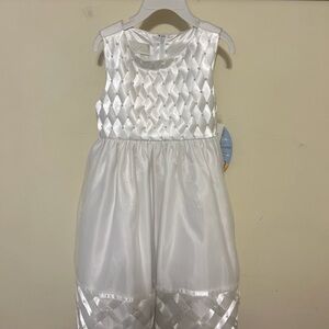 Kohl's White Sleeveless Dress with Pearl Accents